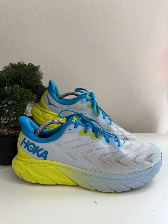 Hoka men size 11 Arahi 6 White, Blue & Neon Yellow Men\'s Running Shoes main image 8